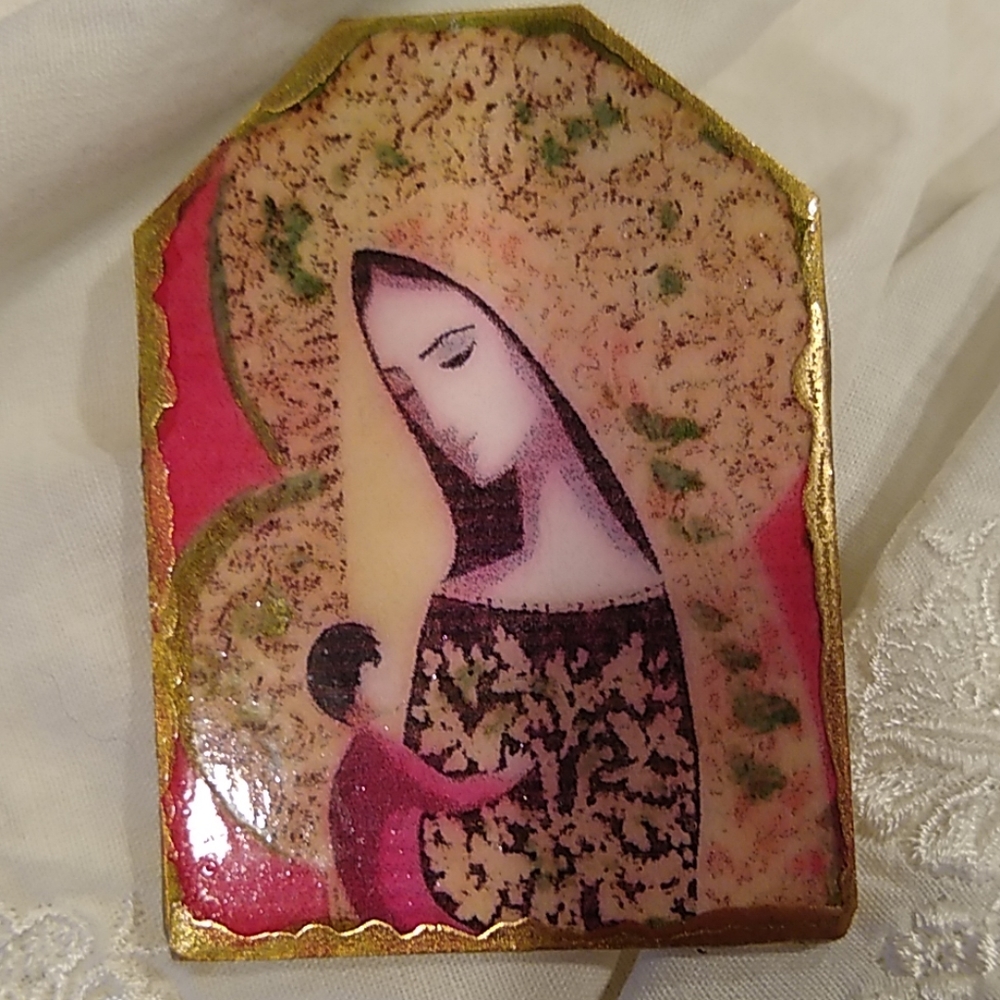 💕😘 Madonna and Christ child brooch